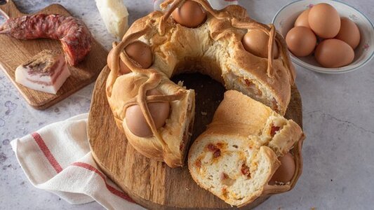 casatiello-Neapolitan-stuffed-Easter-bread.jpeg