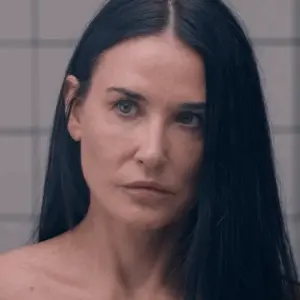 Elisabeth_self-loathing_at_mirror.webp