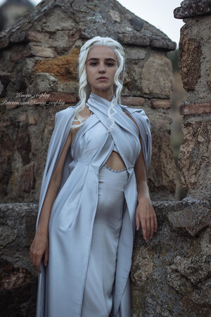daenerys_targaryen_by_kanra_cosplay_by_kanra_cosplay.jpg