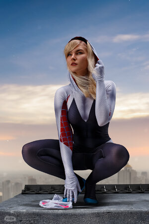 spider-gwen cosplayer on roof.jpg