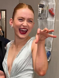 sadiesink-claw-hand-200px.jpg