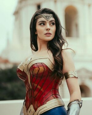 wonder-woman-cosplay-by-taya-miller-v0-mpus4jwk1uka1.jpg