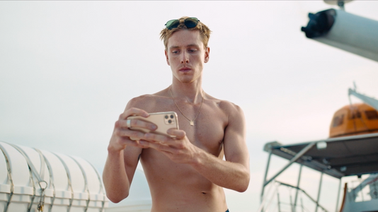 harris-shirtless.png