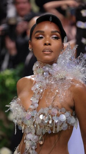 janellemonae_20240508_STORIES_3362921098960870151_5_3362931691298041635.jpg