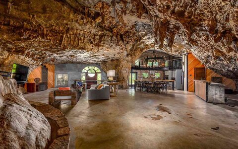 beckham-cave-house-arkansas-living-CAVEHOUSE0818-0981a6020cd74f489b3b628b4eb24a0a.jpg