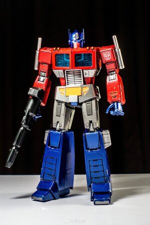 Image of AMK Pro Optimus Prime In-Hand of Yolopark Transformers G1 Figure (11)__scaled_600.jpg